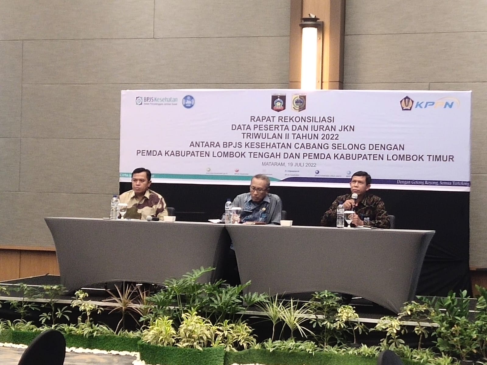 Rapat Rekonsiliasi Data Peserta dan Iuran JKN Triwulan II Tahun 2022 antara BPJS Kesehatan Cab. Selong dengan Pemda Kab. Loteng dan Pemda Kab. Lotim di Mataram (19-07-2022).